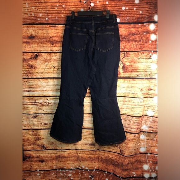 Ruffle Slit Hem Jeans - Picture 8 of 16